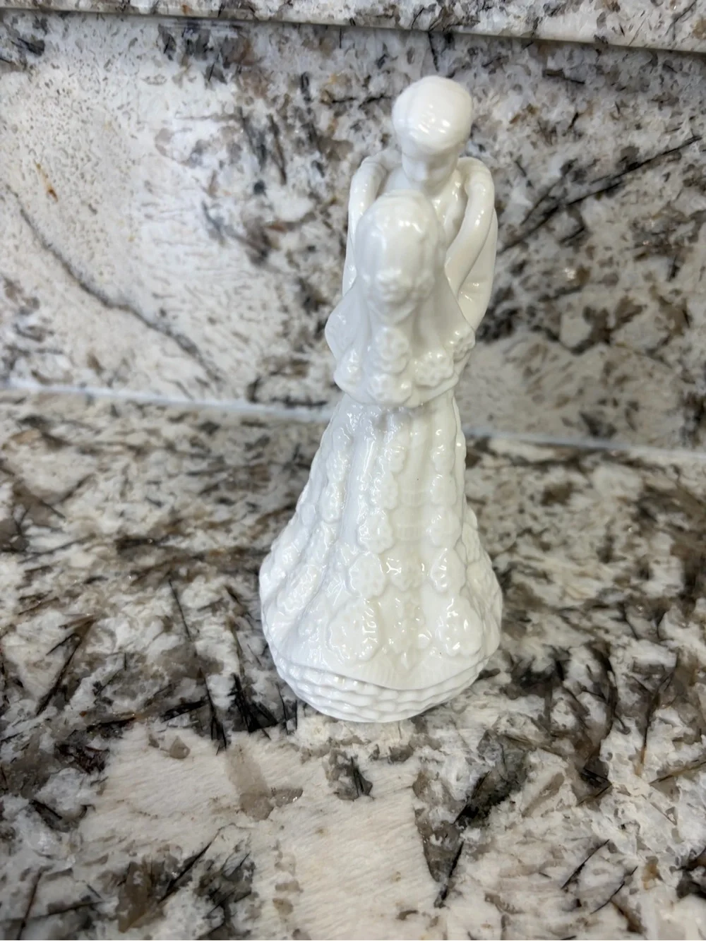 Vintage ceramic bride & Groom Wedding Cake Topper Figurine Elegant EUC heirloom